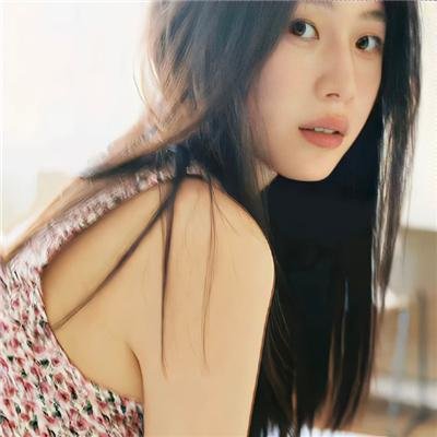 她自林中来